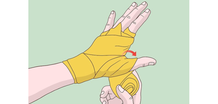 Увиване на бинт между кокалчетата