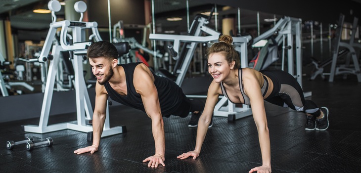 Как да почистите гумирания под на фитнес залата